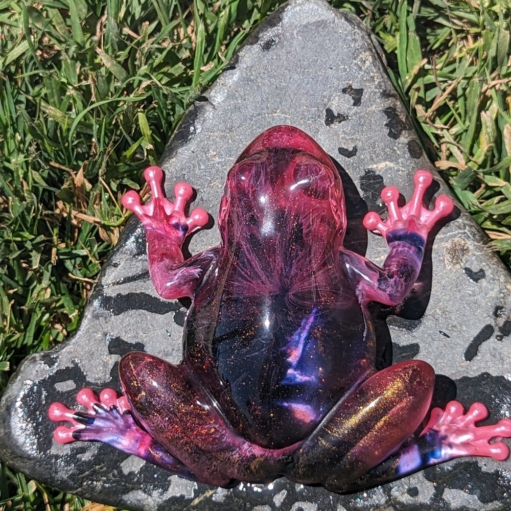 Resin frog pink gold purple chameleon powder. Hand Crafted - Picture 5 of 5